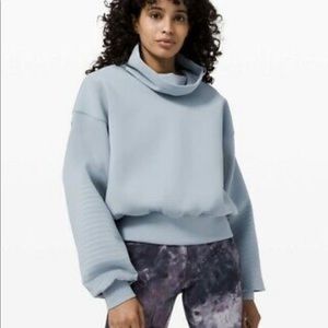 full flourish pullover chambray